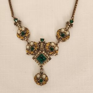 Elegant Green and Gold Necklace